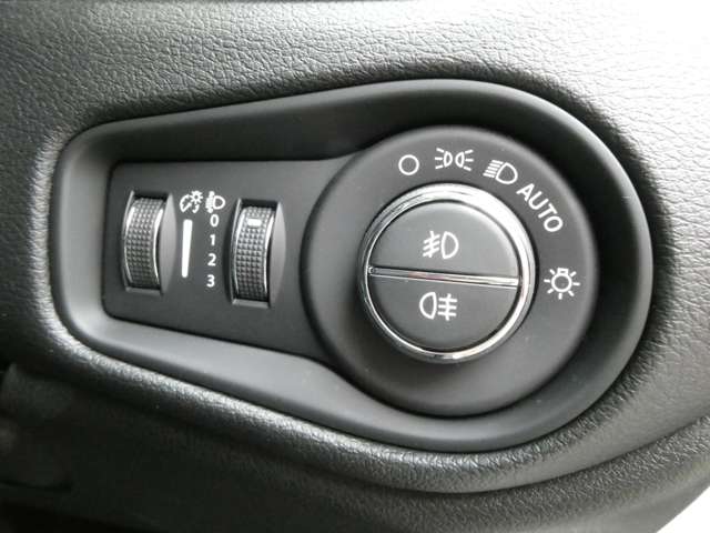 ジープ レネゲード リミテッド R2年 (関東) 99