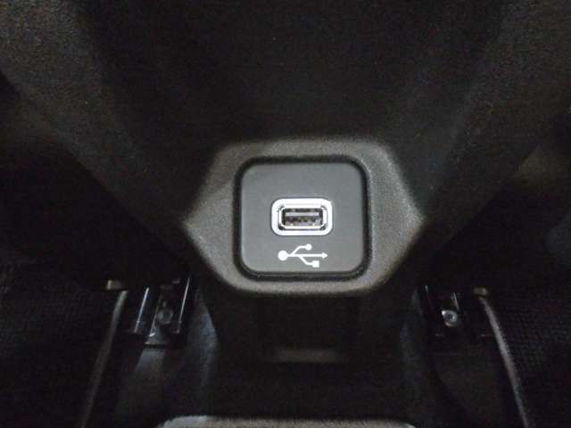 ジープ レネゲード リミテッド R2年 (関東) 99