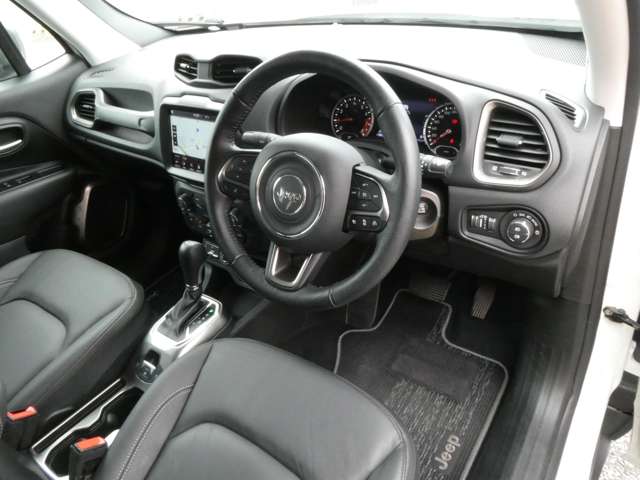 ジープ レネゲード リミテッド R2年 (関東) 99