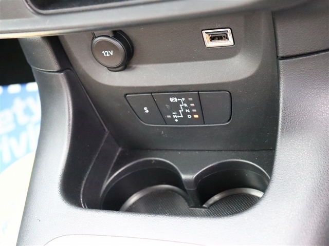 シトロエン Ｃ３ シャイン R1年 (関東) 99