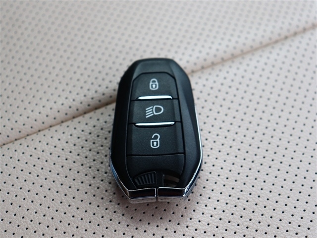 シトロエン Ｃ３ シャイン R1年 (関東) 99