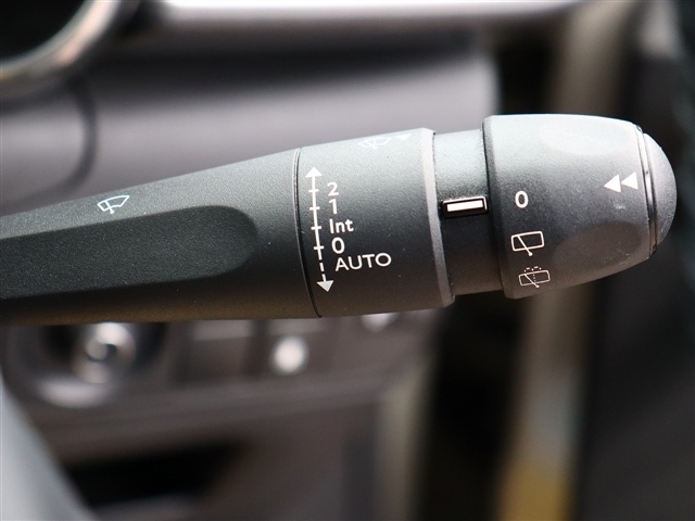 シトロエン Ｃ３ シャイン R1年 (関東) 99