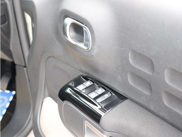 シトロエン Ｃ３ シャイン R1年 (関東) 99