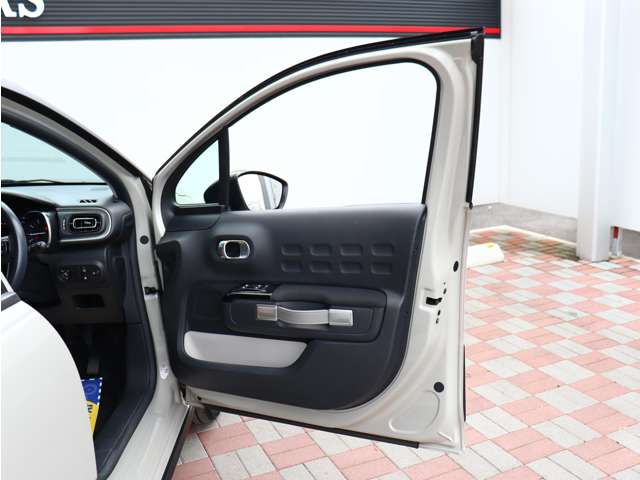 シトロエン Ｃ３ シャイン R1年 (関東) 99