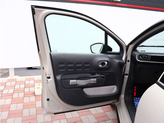 シトロエン Ｃ３ シャイン R1年 (関東) 99