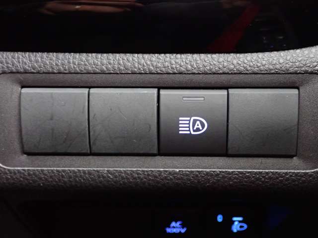 トヨタ アクア １．５ Ｘ R4年 (関東) 99