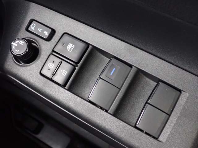 トヨタ アクア １．５ Ｘ R4年 (関東) 99