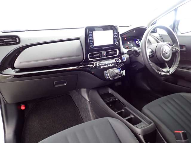 トヨタ アクア １．５ Ｘ R4年 (関東) 99