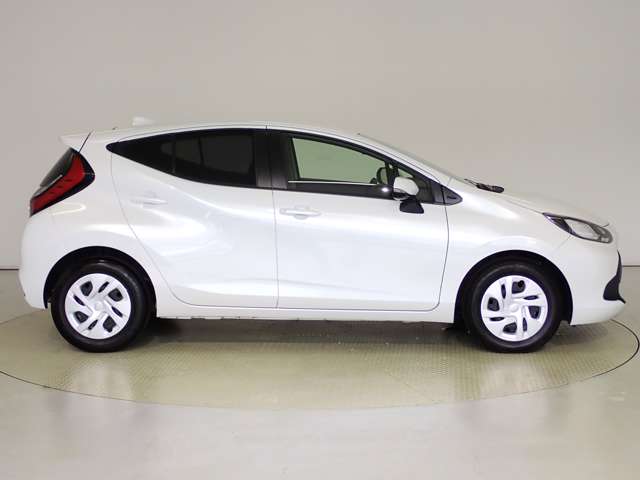 トヨタ アクア １．５ Ｘ R4年 (関東) 99