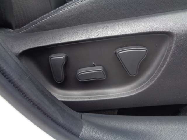 トヨタ ヤリスクロス １．５ Ｚ ４ＷＤ R4年 (中国) 99