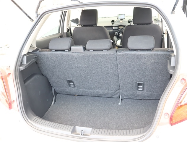 マツダ デミオ １．３ １３Ｃ－Ｖ H23年 (関東) 99