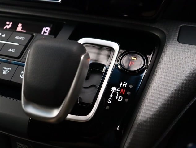 ホンダ ステップワゴン　ハイブリッド ２．０ スパーダ ハイブリッド Ｂ H30年 (関東) 99