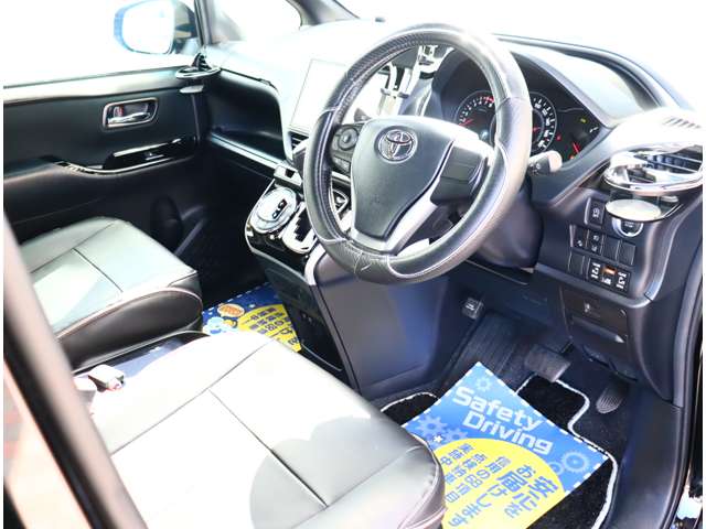 トヨタ ヴォクシー ２．０ ＺＳ 煌ＩＩ R1年 (関東) 99