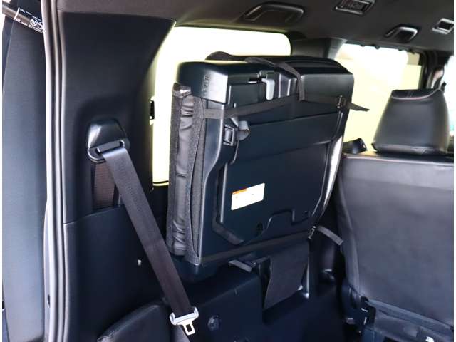 トヨタ ヴォクシー ２．０ ＺＳ 煌ＩＩ R1年 (関東) 99