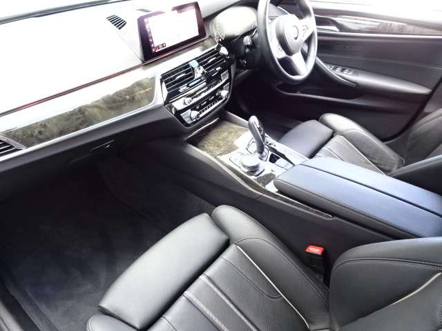 ＢＭＷ ５シリーズ ５３０ｉ　Ｍスポーツ R1年 (近畿) 99