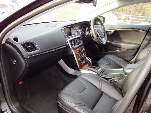 ボルボ Ｖ４０ Ｔ３　インスクリプション H28年 (東北) 99