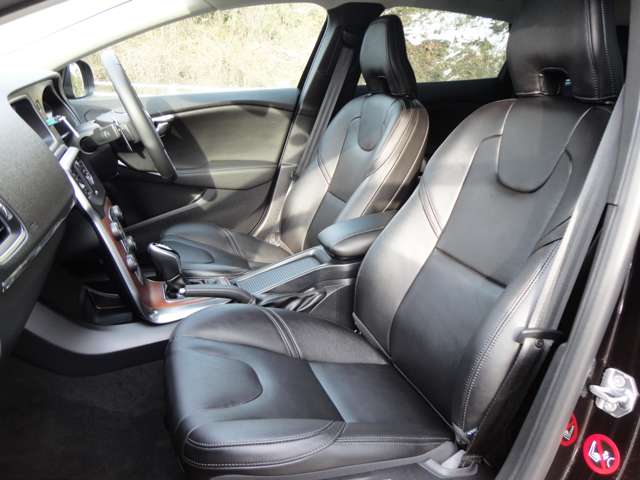 ボルボ Ｖ４０ Ｔ３　インスクリプション H28年 (東北) 99