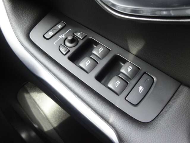 ボルボ Ｖ４０ Ｔ３　インスクリプション H28年 (東北) 99