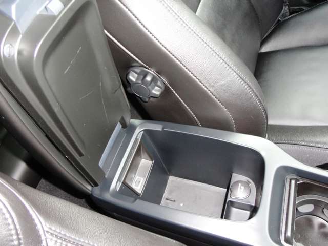 ボルボ Ｖ４０ Ｔ３　インスクリプション H28年 (東北) 99