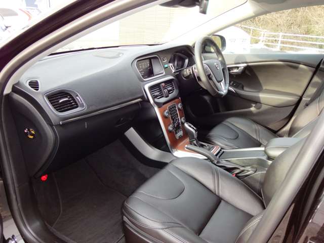 ボルボ Ｖ４０ Ｔ３　インスクリプション H28年 (東北) 99