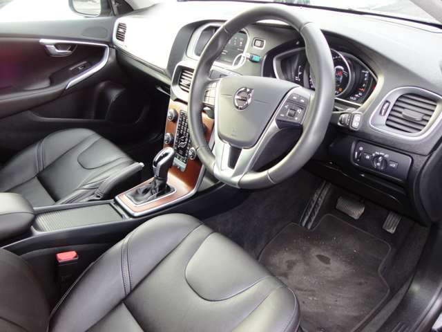 ボルボ Ｖ４０ Ｔ３　インスクリプション H28年 (東北) 99