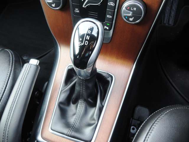 ボルボ Ｖ４０ Ｔ３　インスクリプション H28年 (東北) 99