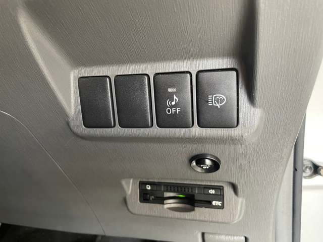 トヨタ プリウスΑ １．８ Ｇ ツーリングセレクション H23年 (近畿) 99