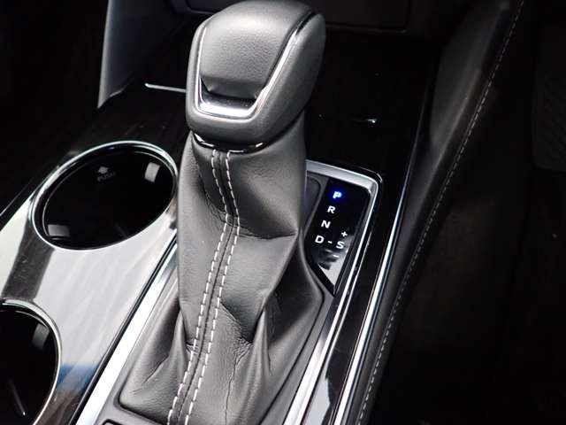 トヨタ クラウン　ハイブリッド ハイブリッド ２．５ Ｓ ＦＯＵＲ ４ＷＤ R2年 (関東) 99