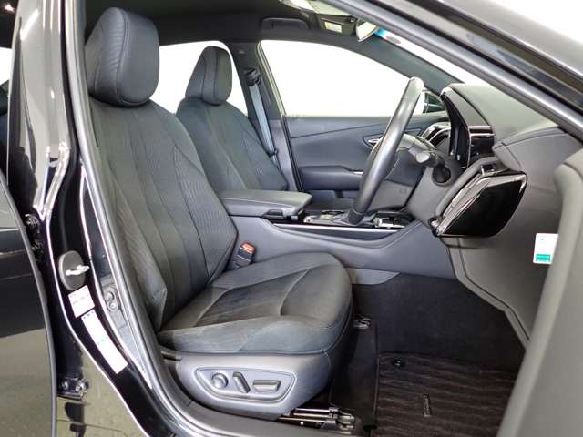 トヨタ クラウン　ハイブリッド ハイブリッド ２．５ Ｓ ＦＯＵＲ ４ＷＤ R2年 (関東) 99