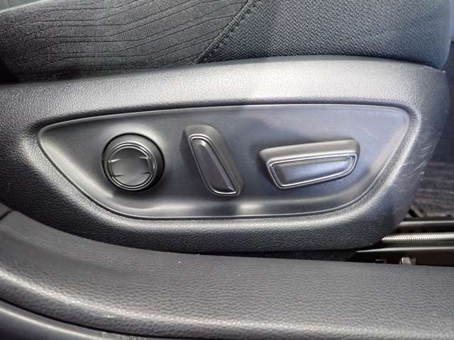 トヨタ クラウン　ハイブリッド ハイブリッド ２．５ Ｓ ＦＯＵＲ ４ＷＤ R2年 (関東) 99