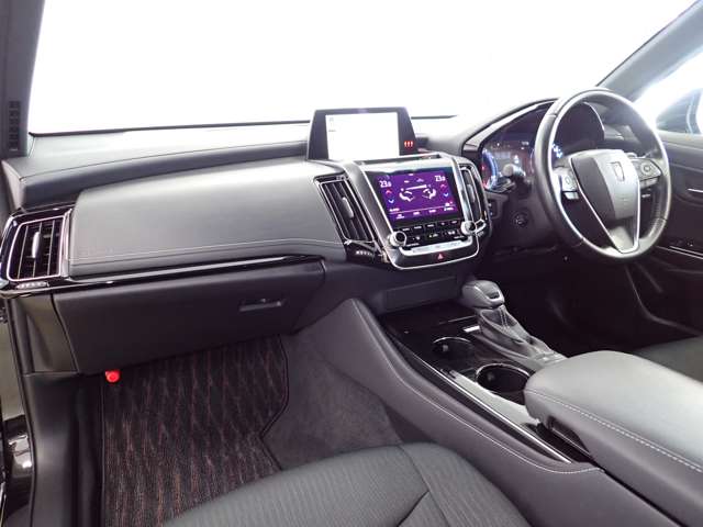 トヨタ クラウン　ハイブリッド ハイブリッド ２．５ Ｓ ＦＯＵＲ ４ＷＤ R2年 (関東) 99