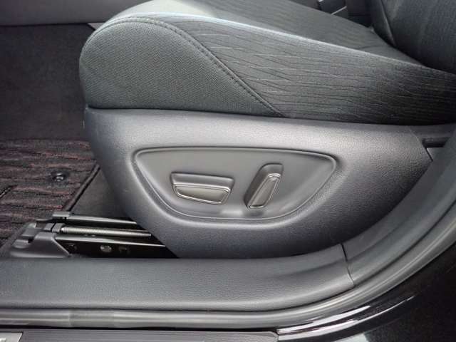 トヨタ クラウン　ハイブリッド ハイブリッド ２．５ Ｓ ＦＯＵＲ ４ＷＤ R2年 (関東) 99