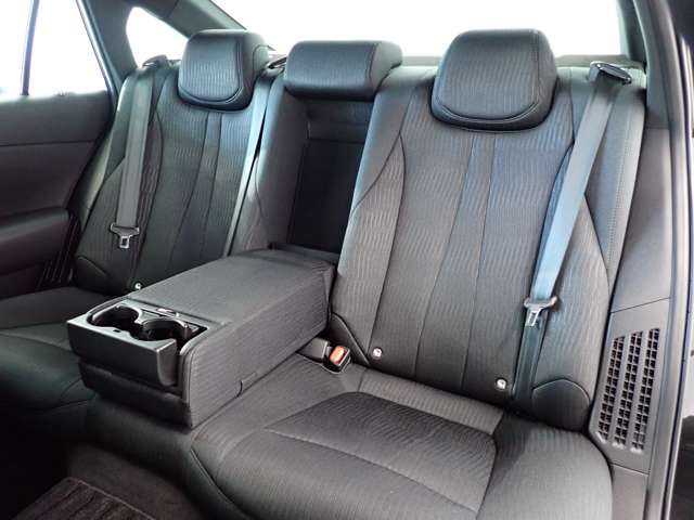 トヨタ クラウン　ハイブリッド ハイブリッド ２．５ Ｓ ＦＯＵＲ ４ＷＤ R2年 (関東) 99