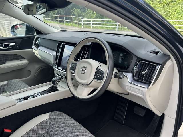 ボルボ Ｖ６０ Ｔ５　モメンタム R2年 (東北) 99