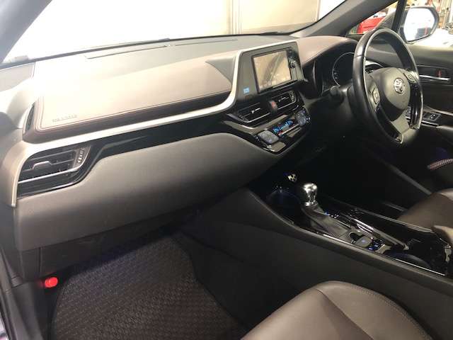 トヨタ Ｃ−ＨＲ １．２ Ｇ－Ｔ ４ＷＤ H29年 (北海道) 99