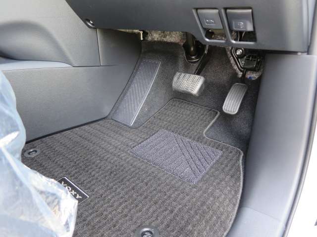 トヨタ ヴォクシー １．８ ハイブリッド Ｓ－Ｚ R6年 (関東) 99