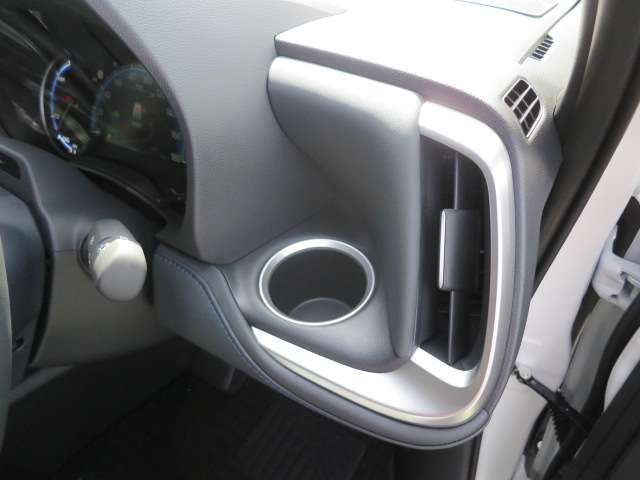 トヨタ ヴォクシー １．８ ハイブリッド Ｓ－Ｚ R6年 (関東) 99