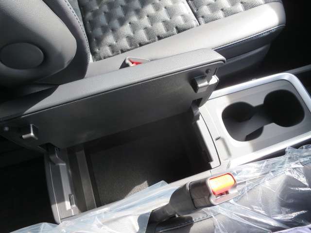 トヨタ ヴォクシー １．８ ハイブリッド Ｓ－Ｚ R6年 (関東) 99