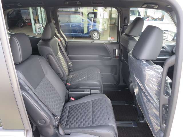 トヨタ ヴォクシー １．８ ハイブリッド Ｓ－Ｚ R6年 (関東) 99