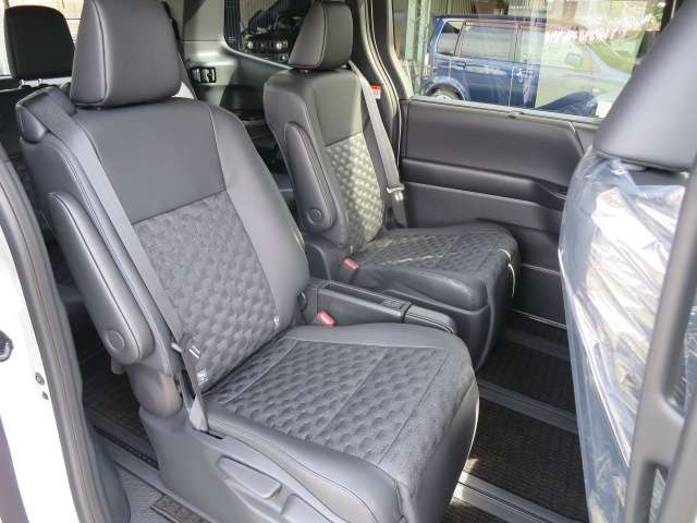 トヨタ ヴォクシー １．８ ハイブリッド Ｓ－Ｚ R6年 (関東) 99