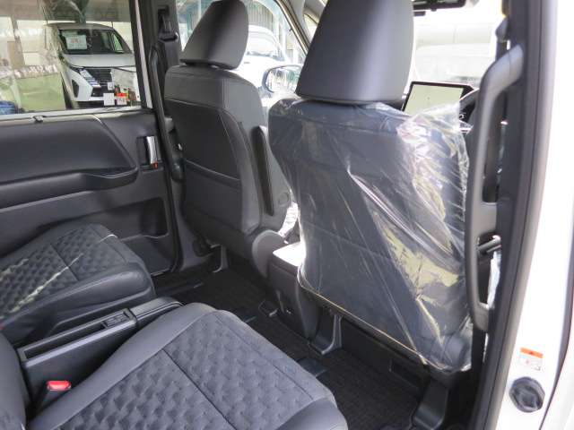 トヨタ ヴォクシー １．８ ハイブリッド Ｓ－Ｚ R6年 (関東) 99