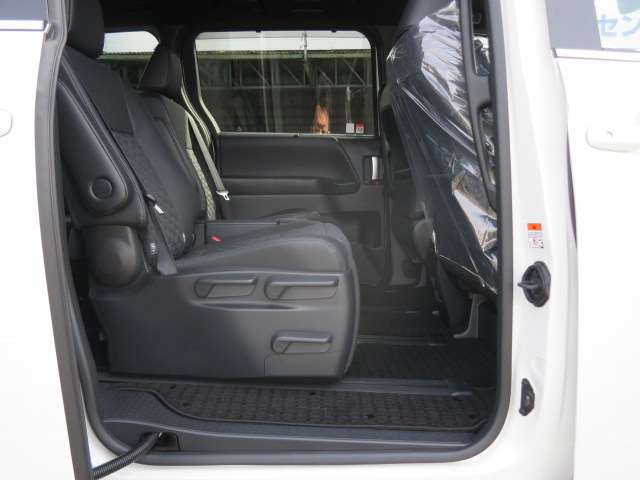 トヨタ ヴォクシー １．８ ハイブリッド Ｓ－Ｚ R6年 (関東) 99