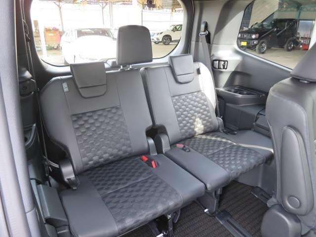 トヨタ ヴォクシー １．８ ハイブリッド Ｓ－Ｚ R6年 (関東) 99