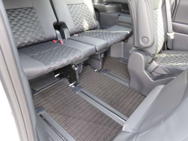 トヨタ ヴォクシー １．８ ハイブリッド Ｓ－Ｚ R6年 (関東) 99