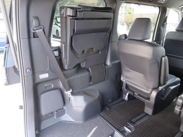 トヨタ ヴォクシー １．８ ハイブリッド Ｓ－Ｚ R6年 (関東) 99