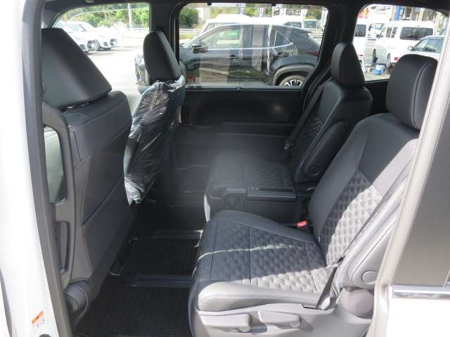 トヨタ ヴォクシー １．８ ハイブリッド Ｓ－Ｚ R6年 (関東) 99