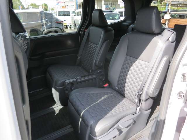 トヨタ ヴォクシー １．８ ハイブリッド Ｓ－Ｚ R6年 (関東) 99