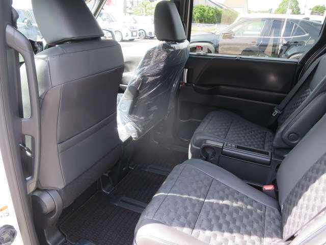 トヨタ ヴォクシー １．８ ハイブリッド Ｓ－Ｚ R6年 (関東) 99