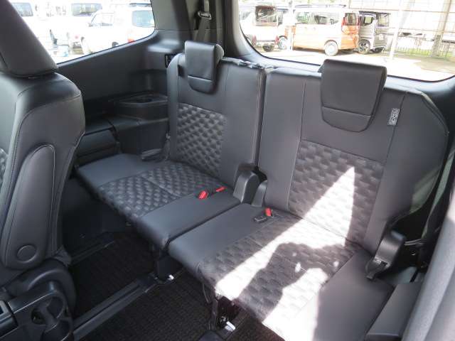 トヨタ ヴォクシー １．８ ハイブリッド Ｓ－Ｚ R6年 (関東) 99