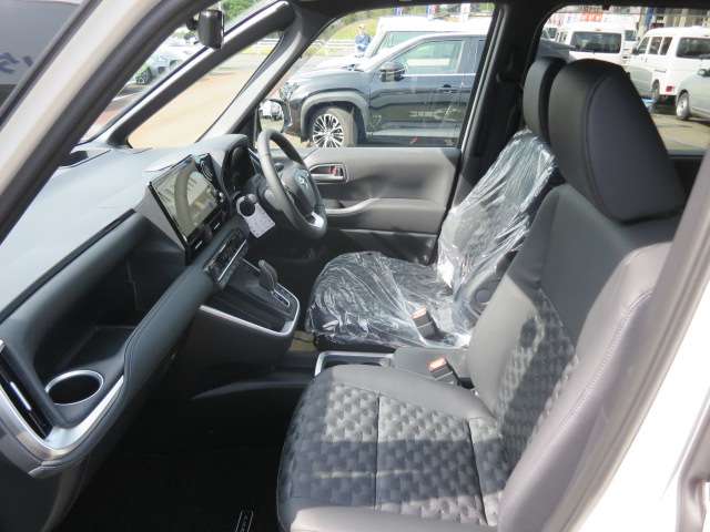 トヨタ ヴォクシー １．８ ハイブリッド Ｓ－Ｚ R6年 (関東) 99